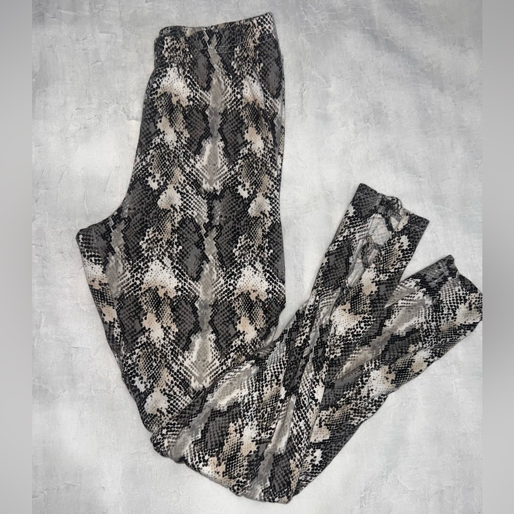 Snake print leggings